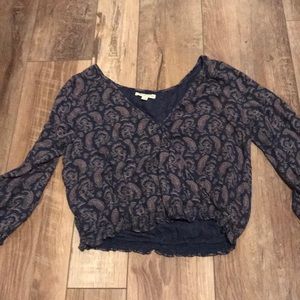 Long sleeve cropped v neck shirt